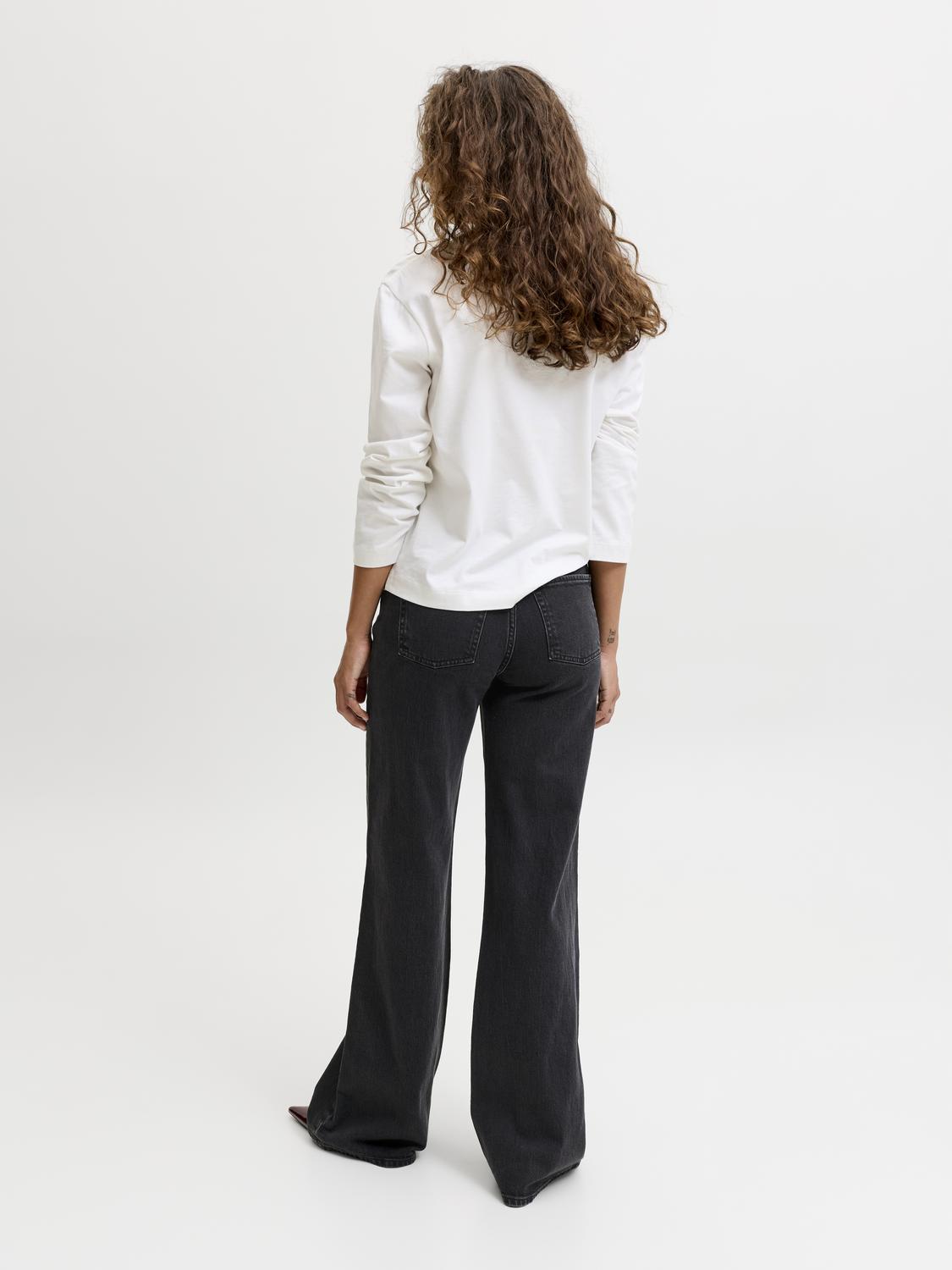 model_shot-back